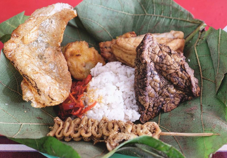 Cirebon, Nasi Jambang, dan Empal Gentong 
