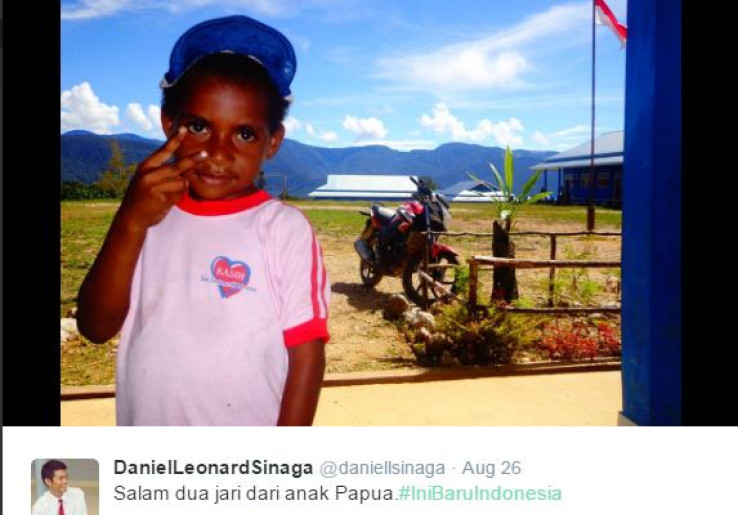 Salam Dua Jari Sudah Ngetop Sampai Papua