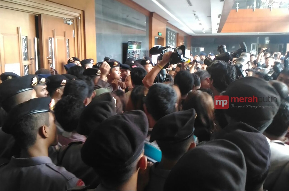Saling Dorong Sempat Terjadi di Sidang Jessica
