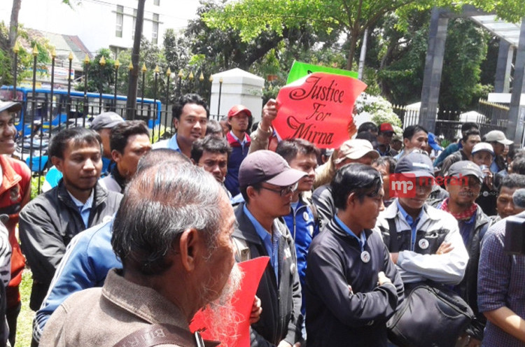 500 Karyawan Ayah Mirna Lakukan Aksi Solidaritas di PN Jakarta Pusat
