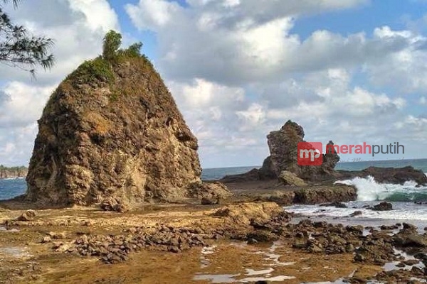 Pesona Pantai Watu Lumbung, Yogyakarta