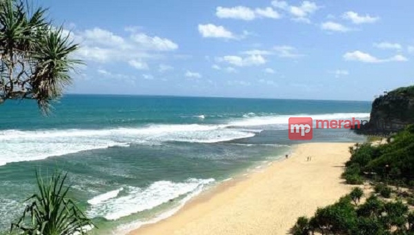 Eksotisnya Pantai Sanglen Gunungkidul