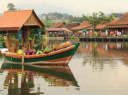 Mencicipi Kuliner Asli Indonesia di Floating Market Lembang 