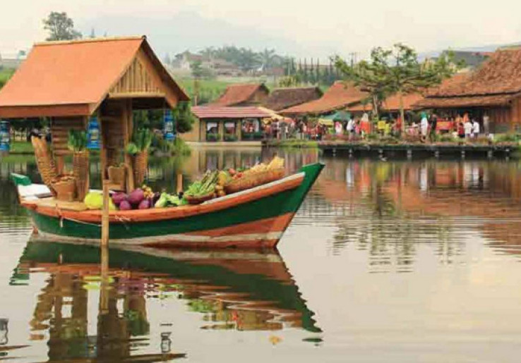 Mencicipi Kuliner Asli Indonesia di Floating Market Lembang 