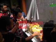 Blusukan, Ahok Borong Buah Milik Pedagang