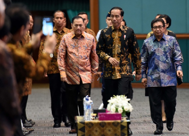 Haah? Simpan Uang 1 Triliun Di Bawah Kasur?