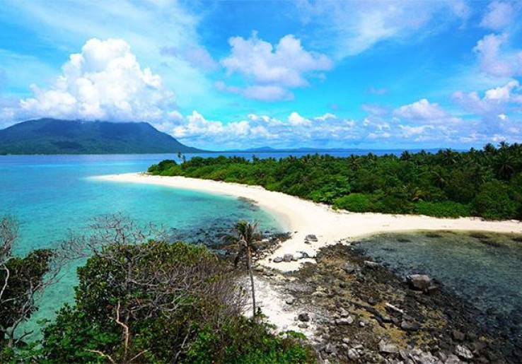 Beriwisata Melihat Keelokan Pulau Senoa  di Ujung Timur Natuna