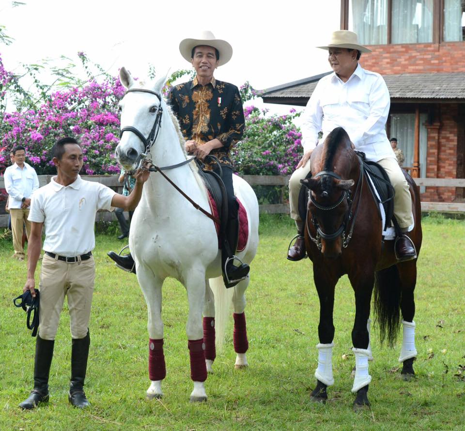 Presiden Jokowi Berkuda Bareng Prabowo, Gagah Mana?