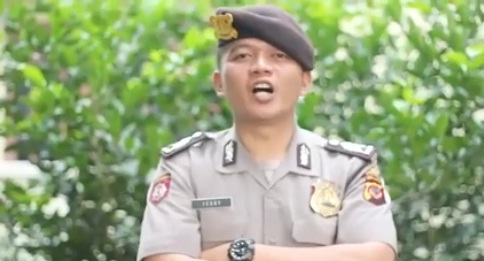 Keren, Polisi Nge-rap Pake Lagu Tahu Bulat