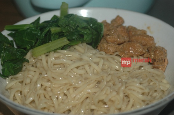 Mengeksplorasi Rasa Bakso dan Mie Ayam di Warung Contreng