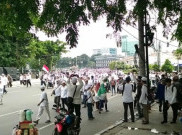 Batas Waktu Unjuk Rasa Usai, Massa Aksi Pilih Bertahan