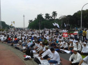 Ribuan Massa Lakukan Shalat Jumat di Jalan Merdeka Selatan
