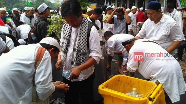 [HOAKS atau FAKTA]: Rajin Wudu Aman dari Virus