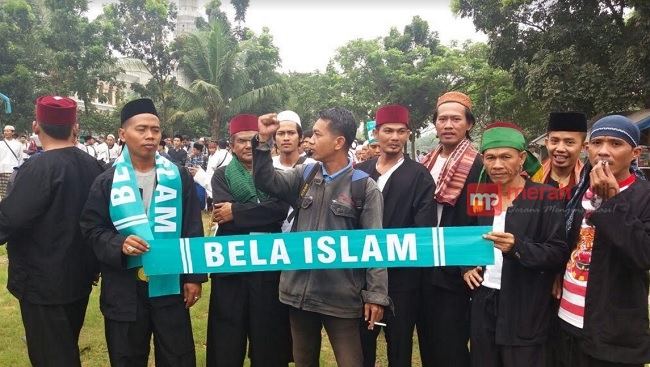 Kenakan Kostum Jawara, Ribuan Massa dari Tangerang Ikut Demo Ahok