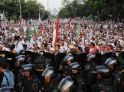 Bentrokan Massa Aksi 4 November di Depan Istana Merdeka