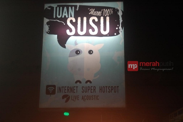 Menikmati Susu Sambil Mendengar Musik Akustik di Tuan Susu