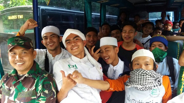 TNI Kerahkan 30 Bus Antar Pendemo Aksi Damai