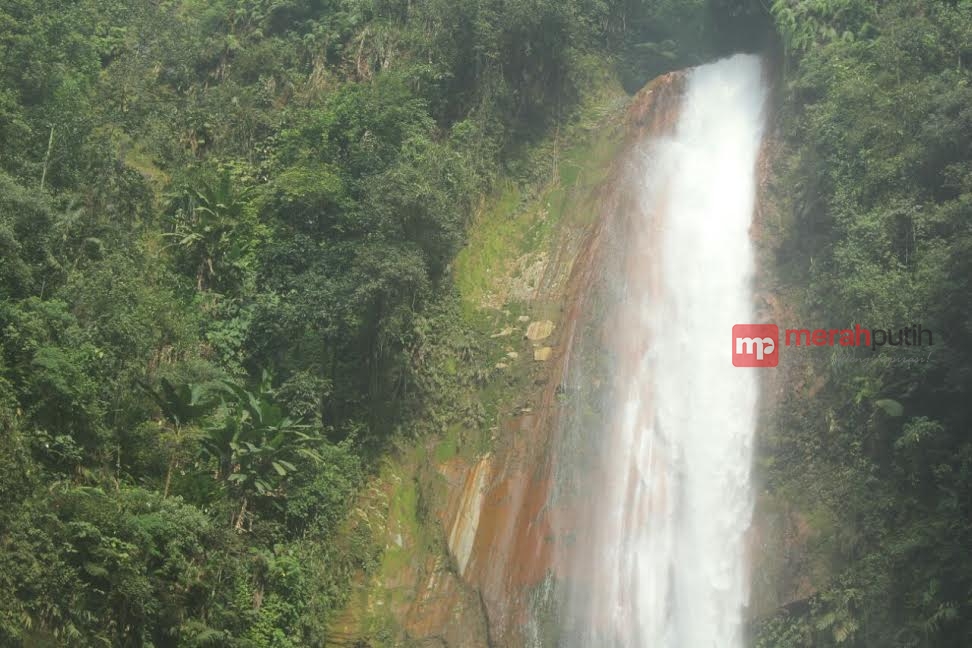 Jalur Ekstrem dan Sejuta Pesona Curug Seribu