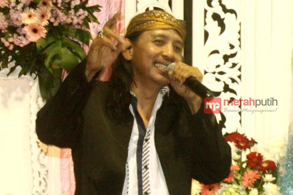 Manggung di Suriname, Sonny Josz Serasa di Kampung Halaman