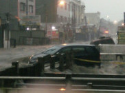 Bandung Kembali Diterjang Banjir, Mobil Terjebak di Jalan Pagarsih