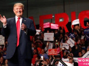 Aksi 2 Wanita Topless di TPS Donald Trump Bikin Geger
