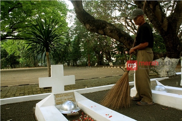 Sisi Kehidupan Jari, Pemelihara Makam Pahlawan Taruna Tangerang