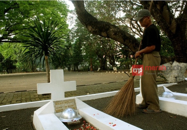 Sisi Kehidupan Jari, Pemelihara Makam Pahlawan Taruna Tangerang