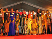 15 Grandfinalis Miss Senegal Kenakan Batik Indonesia