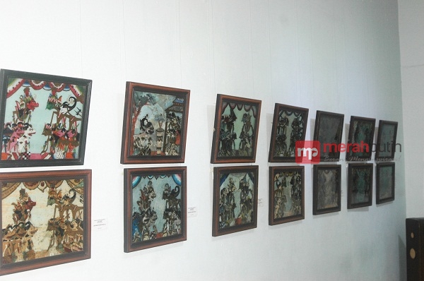 Membaca Gambar Kaca di Bentara Budaya Yogyakarta