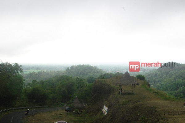 Pemandangan Yogyakarta dari Bukit Bego 
