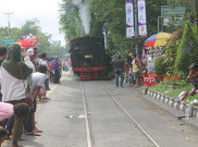 Malam Ini, Lokomotif Kuno dari TMII Tiba di Solo