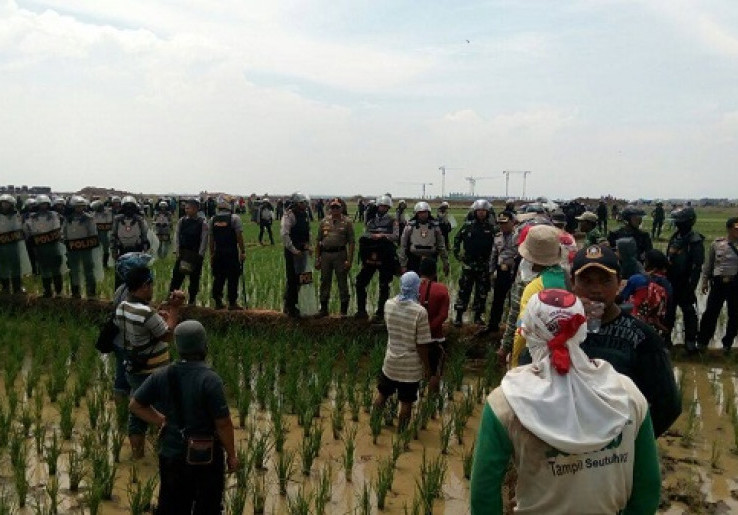 Warga Mau Diusir, Desa Sukamulya Dirampas Buat Bandara