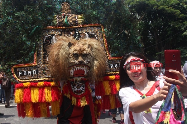 Kirab Kesenian Daerah Ramaikan Parade Bhineka Tunggal Ika
