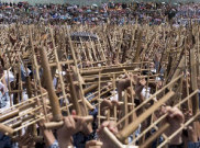 Di Hari Angklung 6 Ribu Pelajar Beraksi di Bandung