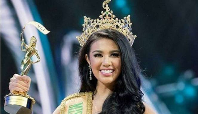 Ariska tak Percaya Mahkota Miss Grand International 2016 di Kepalanya