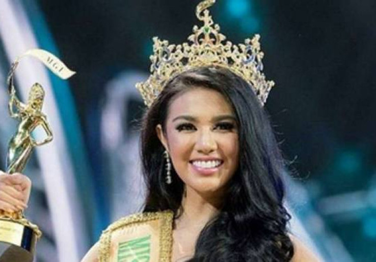 Ariska tak Percaya Mahkota Miss Grand International 2016 di Kepalanya