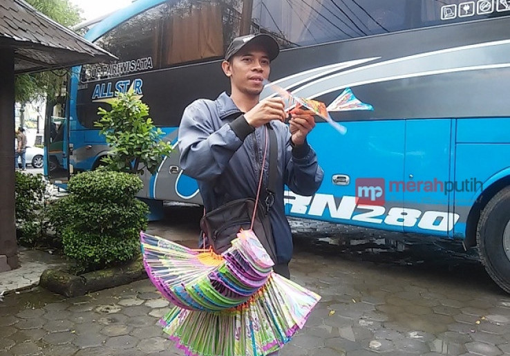 Para Pengais Rezeki di Sekitar Heritage Outlet Factory Bandung