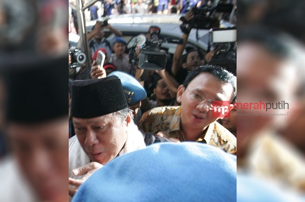 Usai Diperiksa Penyidik 8 Jam, Wajah Ahok Merengut