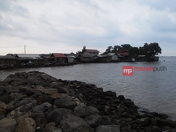 Lindungi Tempat Ziarah, Warga Pulau Cangkir Bertahan dalam Kepungan Abrasi