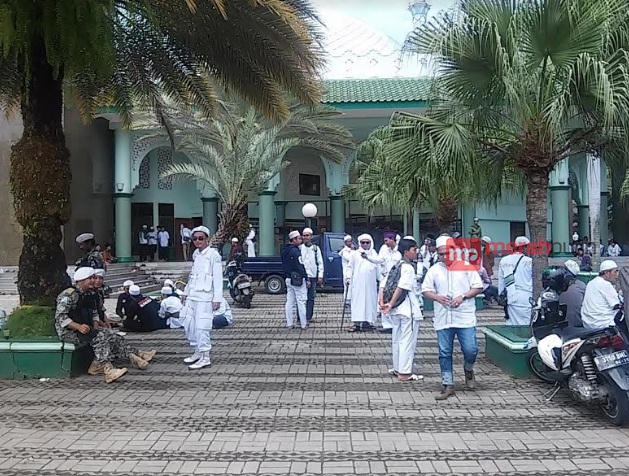 Ribuan Umat Islam Berkumpul di Masjid Al-Azhom Tangerang, Ada Apa?