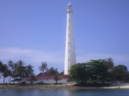Ke Belitung? Jangan Lewatkan Yang Satu Ini: Pulau Lengkuas