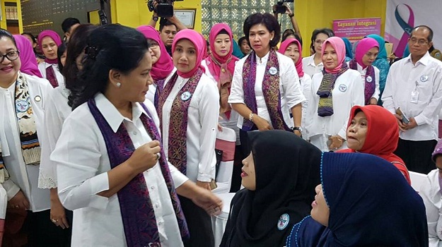 Hari Guru Nasional, Ibu Iriana Memastikan Guru Ikut Program Pap Smear