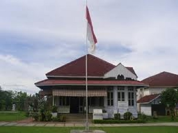 Pengawetan Puluhan Kostum Tonil Bung Karno