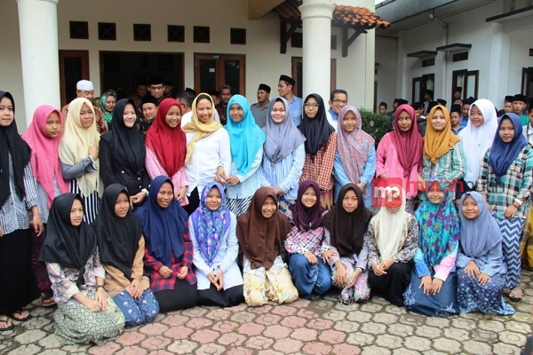   Usai Wakapolri, Giliran Rini Soemarno Kunjungi Pesantren Buntet