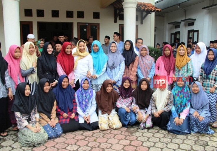   Usai Wakapolri, Giliran Rini Soemarno Kunjungi Pesantren Buntet