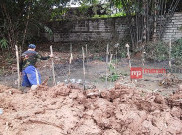 Puluhan Makam Kampung Bulakan Tergenang Air Limbah