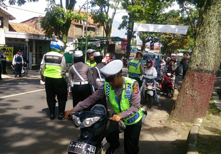 Hingga Hari ke 14 Oprasi Zebra Lodaya Garut,  1.700 Kendaraan Ditilang