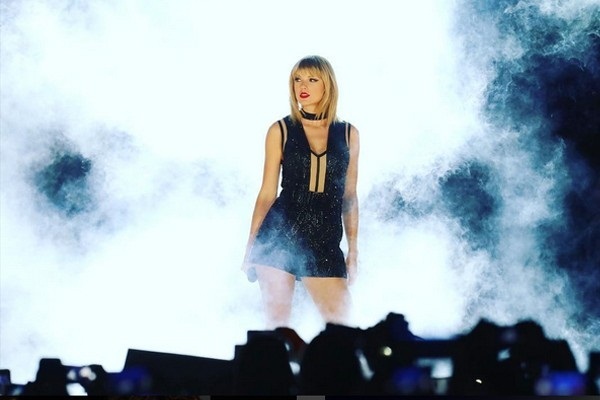 Taylor Swift pun Ikut Mannequin Challenge