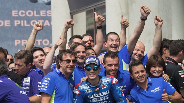  Vinales akan Ikuti Jejak Lorenzo 'Musuhi' Rossi
