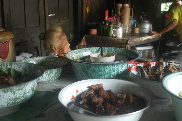 Kisah Mbah Marno, Nenek 96 Tahun Penjual Pecel
